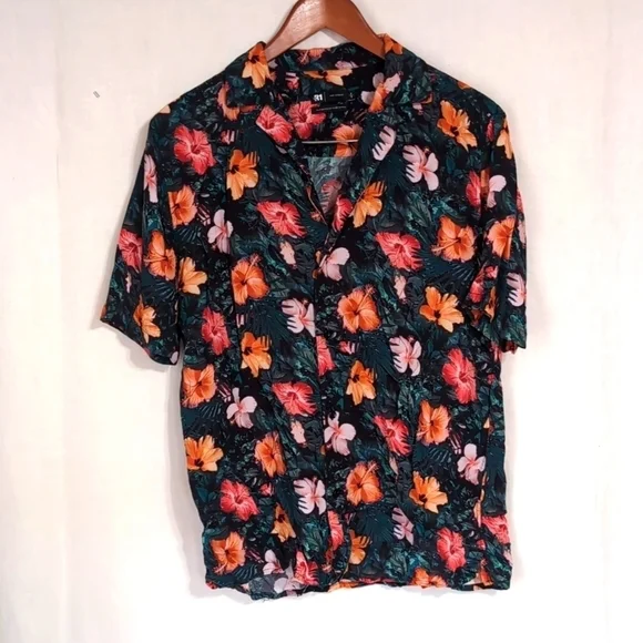 Le 31 Par Simons Green Floral Short Sleeve Button Up Size Small Made in Italy - Picture 1 of 4
